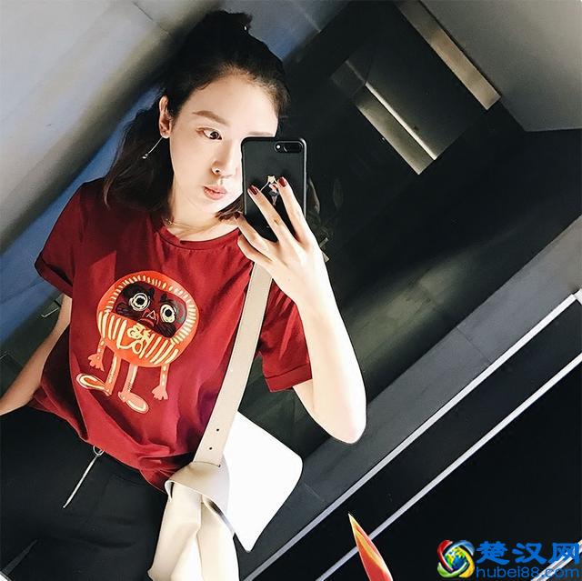 今年流行什么颜色的T恤？看你中了几个