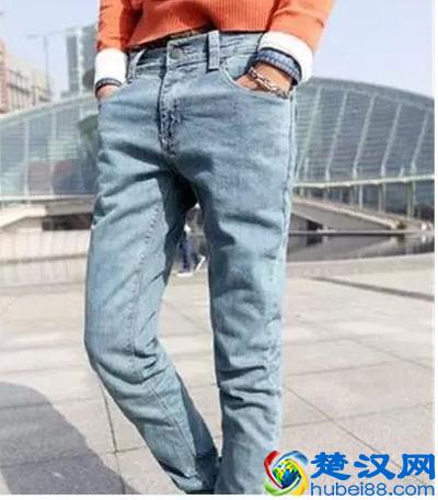 灰色裤子搭配什么颜色上衣 男生女生灰色裤子搭配