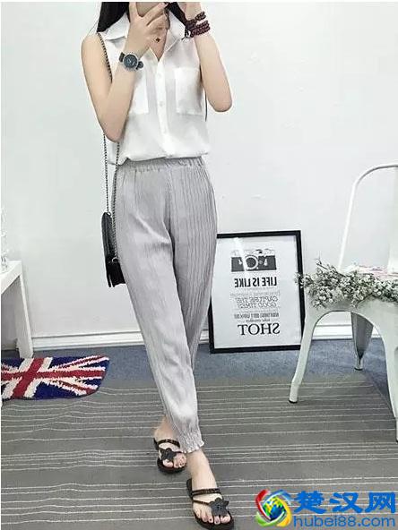 灰色裤子搭配什么颜色上衣 男生女生灰色裤子搭配