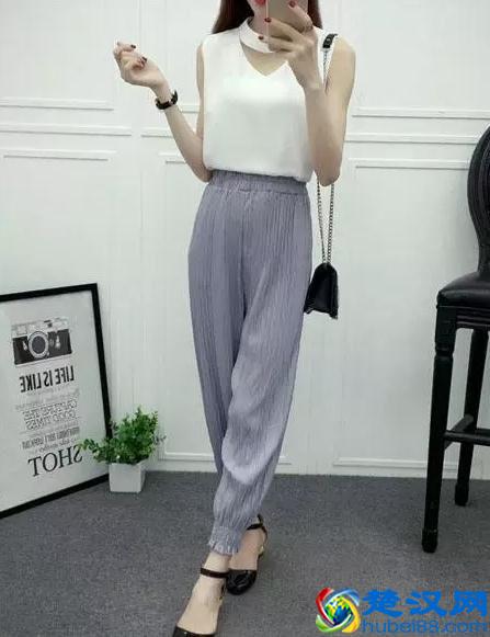 灰色裤子搭配什么颜色上衣 男生女生灰色裤子搭配