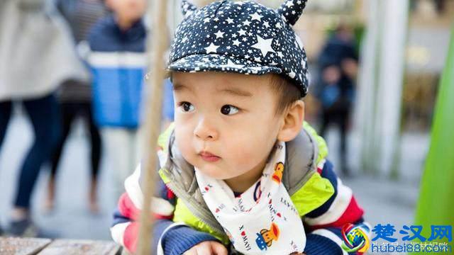带娃外出，你知道怎么给孩子穿衣服吗？注意事项都给你总结好了