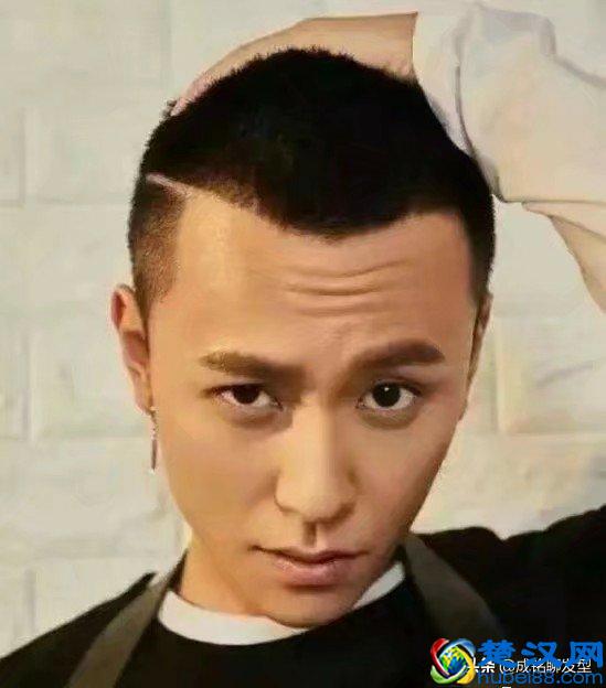 男生必读：头发硬且两边容易翘起来的男生适合留什么发型？