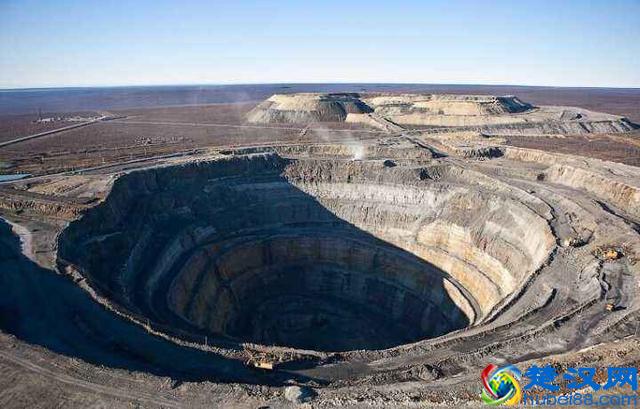 世界上最深的人工洞 停止挖掘真的是因为挖到了地狱入口吗？