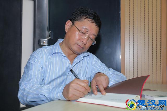 《尘埃落定》写于1994年，为什么隔了四年才出版？