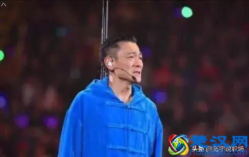 小伙深夜逆行被拦后泪奔：成年人的崩溃，总是猝不及防