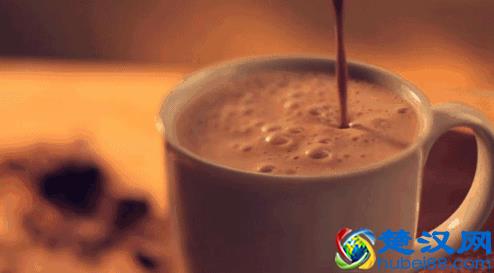 排长龙都要买的奶茶，用的到底是什么“茶”呢？