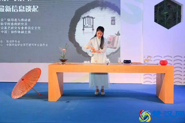 排长龙都要买的奶茶，用的到底是什么“茶”呢？