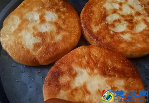 烧饼你吃过吗？蓬松酥脆，酱香味十足，吃多了也不会油腻