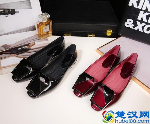 撞衫不可怕鞋丑就尴尬，中年女性鞋品比衣品更重要，鞋类搭配推荐