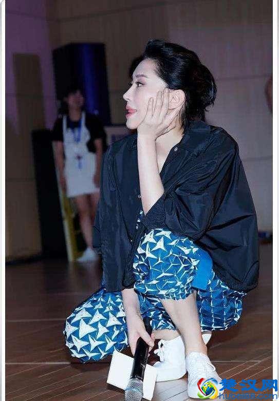 撞衫不可怕鞋丑就尴尬，中年女性鞋品比衣品更重要，鞋类搭配推荐