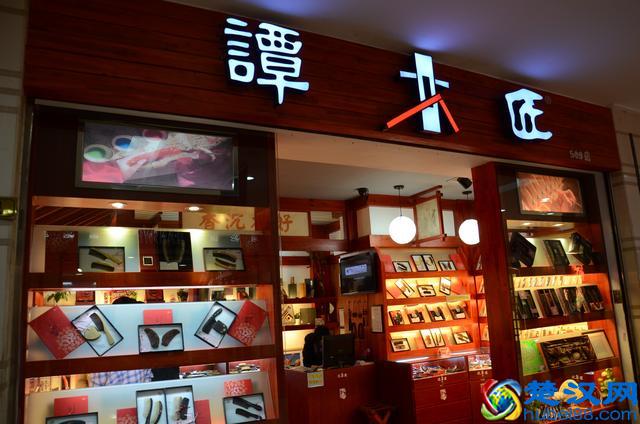 谭木匠卖梳子，一年卖了3个亿，毛利率超60%，海外市场很尴尬