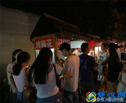 烤脑花天天排队 原来是脑花酱做的香（餐创中国）