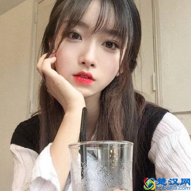 圆脸长发的三十岁女性，做什么发型好看？