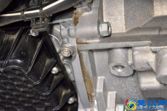 虽然夏朗底盘还是老平台，但用料水平可比现款大众强多了