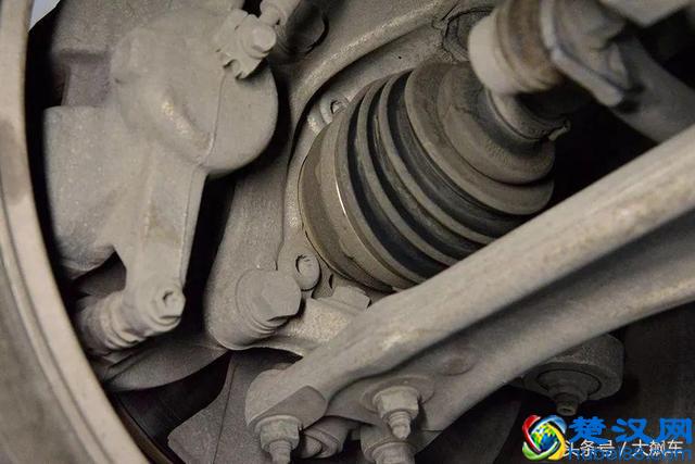 虽然夏朗底盘还是老平台，但用料水平可比现款大众强多了