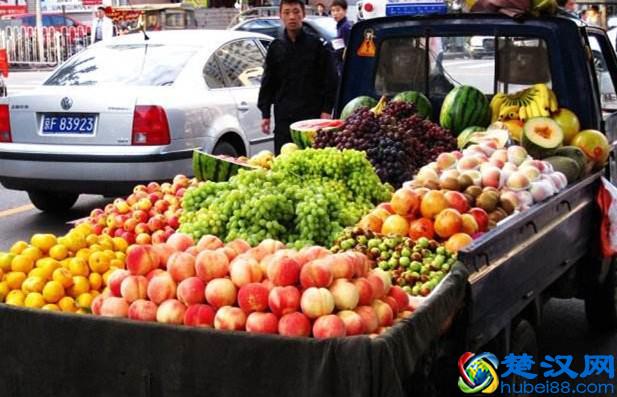 农村夫妻俩打工月挣万元，为啥辞职回乡做流动摊生意？自由还快乐