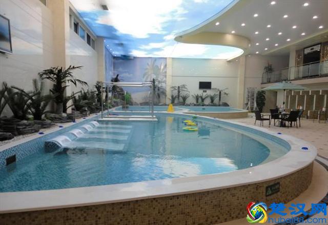 你知道足球比赛中场休息的15分钟球员们都在干嘛吗?