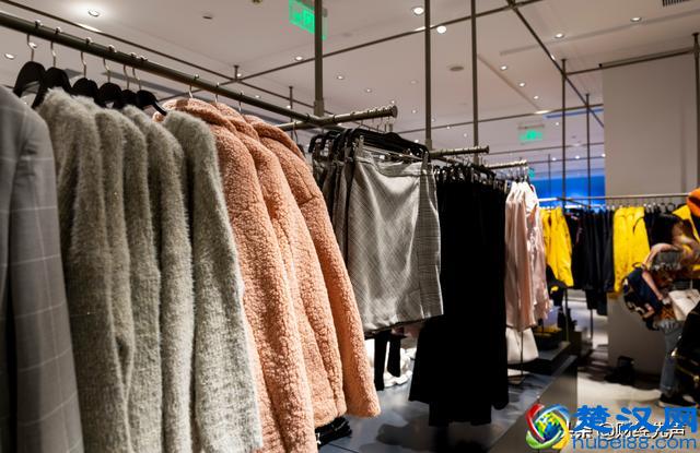 从实体店到线上线下相结合，电商是如何改变服装行业的