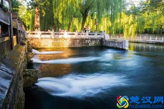 济南为什么叫泉城？