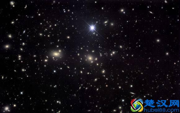 人之外是地球，地球之外是宇宙，宇宙之外到底是什么？