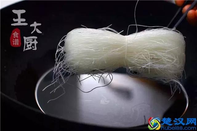 切得细丝丝的大头菜炒粉丝，居然能这么好吃！