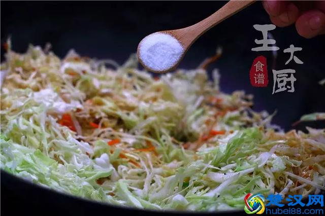 切得细丝丝的大头菜炒粉丝，居然能这么好吃！