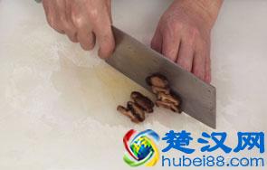 红烧鲢鱼的家常做法，简单两步好吃入味，零厨艺也能看一遍就会