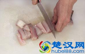 红烧鲢鱼的家常做法，简单两步好吃入味，零厨艺也能看一遍就会