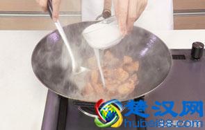 红烧鲢鱼的家常做法，简单两步好吃入味，零厨艺也能看一遍就会