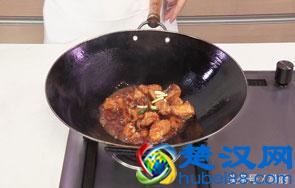 红烧鲢鱼的家常做法，简单两步好吃入味，零厨艺也能看一遍就会