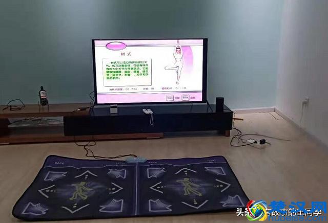 拼多多几十块钱买的跳舞毯，连接电视玩体感游戏比switch还过瘾