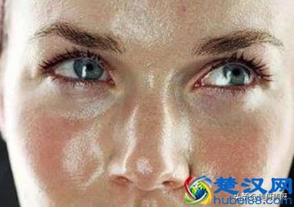 油性皮肤如何去痘痘，油性皮肤长痘用什么护肤品