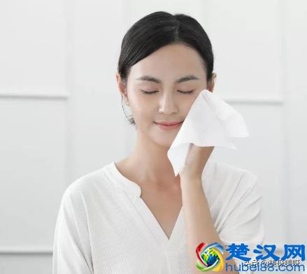 油性皮肤如何去痘痘，油性皮肤长痘用什么护肤品