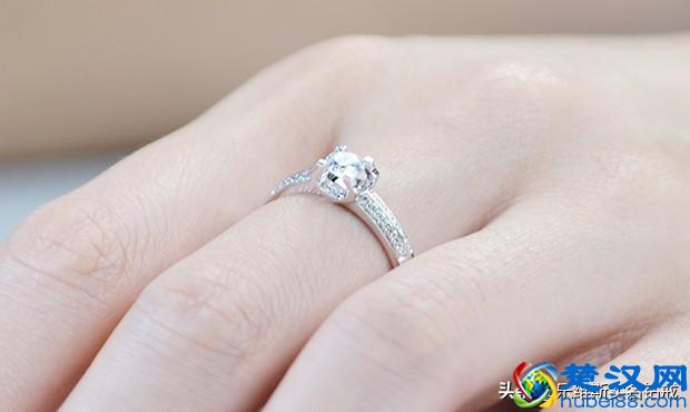 左手中指戴戒指、右手中指戴戒指的含义相同吗？有什么区别吗？