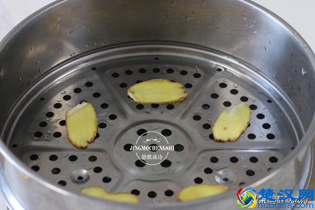 大闸蟹蒸几分钟合适？记住两个数字，螃蟹肉嫩不柴超鲜美