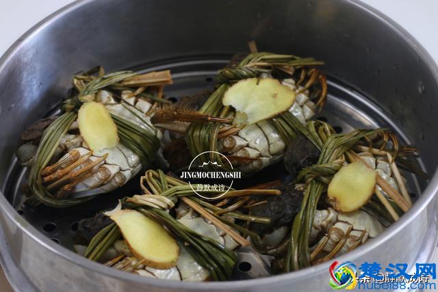 大闸蟹蒸几分钟合适？记住两个数字，螃蟹肉嫩不柴超鲜美