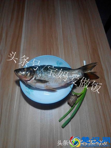 汤浓味美清炖鲫鱼汤：好喝有营养，做法简单，新手也能轻松完成