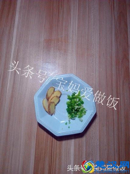 汤浓味美清炖鲫鱼汤：好喝有营养，做法简单，新手也能轻松完成