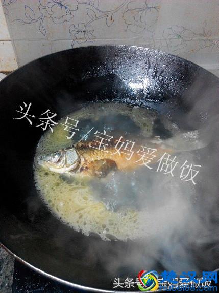 汤浓味美清炖鲫鱼汤：好喝有营养，做法简单，新手也能轻松完成