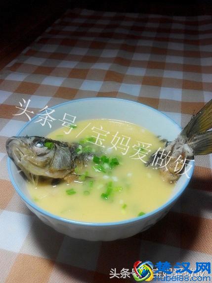 汤浓味美清炖鲫鱼汤：好喝有营养，做法简单，新手也能轻松完成