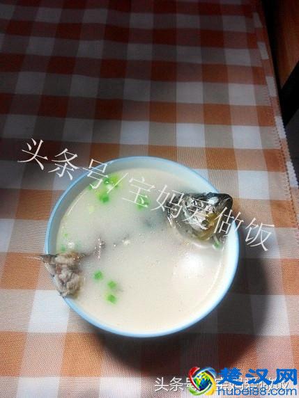 汤浓味美清炖鲫鱼汤：好喝有营养，做法简单，新手也能轻松完成