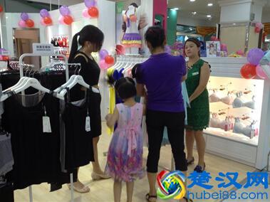 诗曼芬内衣加盟店开业火爆 刘女士的选择对了