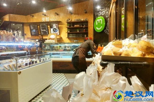 开个赚钱的面包店，赚钱的面包店，几乎都是看过