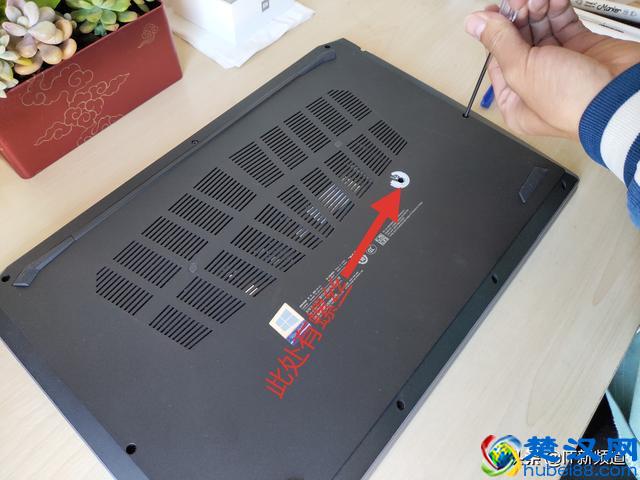 一学就会的笔记本内存条加装方法，简单、快速，100%的干货