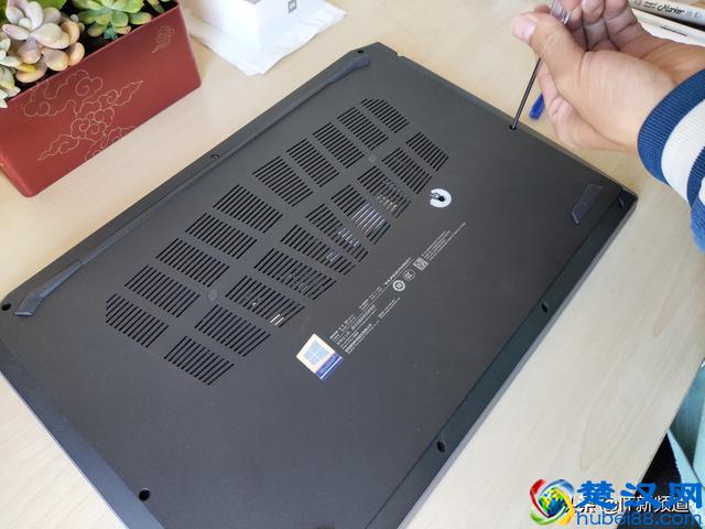 一学就会的笔记本内存条加装方法，简单、快速，100%的干货