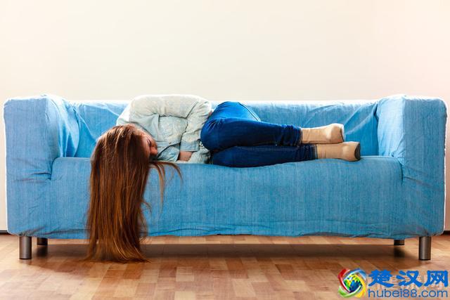 体内荷尔蒙旺盛的女性，都会有这4个特点，连护肤品都省了