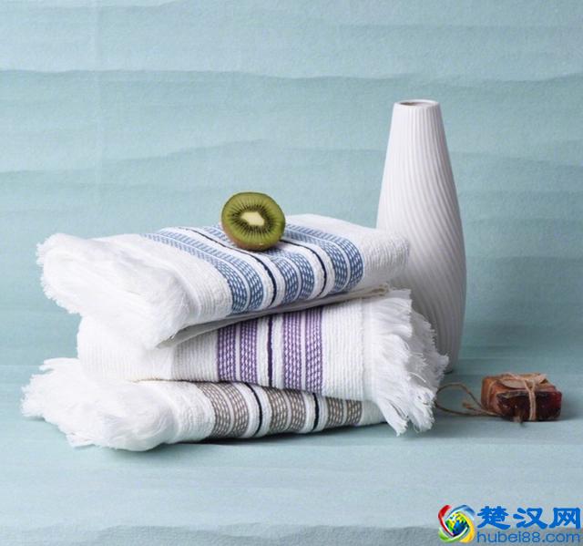 洗脸的三个小技巧：不用毛巾擦脸，不用热水洗，第三个很省洗面奶