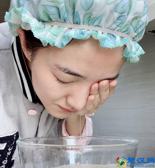 洗脸的三个小技巧：不用毛巾擦脸，不用热水洗，第三个很省洗面奶