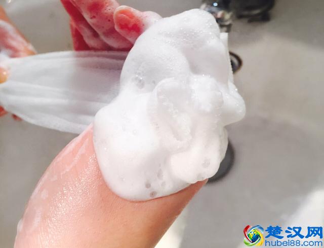 洗脸的三个小技巧：不用毛巾擦脸，不用热水洗，第三个很省洗面奶