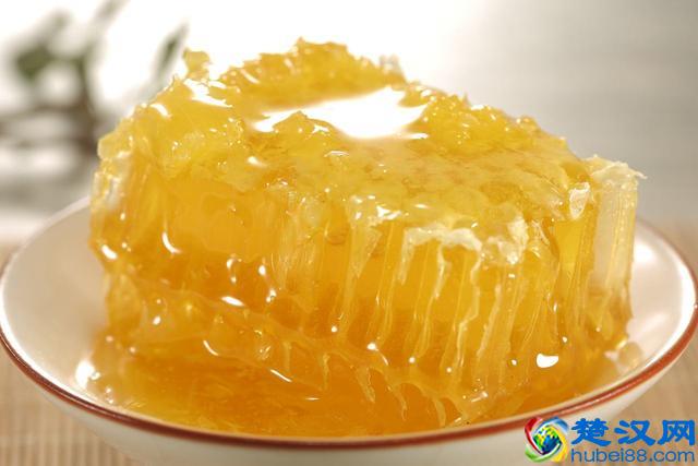 冬天常喝蜂蜜好处多,但医生劝告:这3类人一口也不能吃!